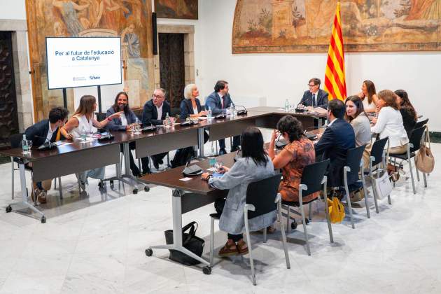 Reunió Illa, Niubó partits polítics Educació Albert Fornós