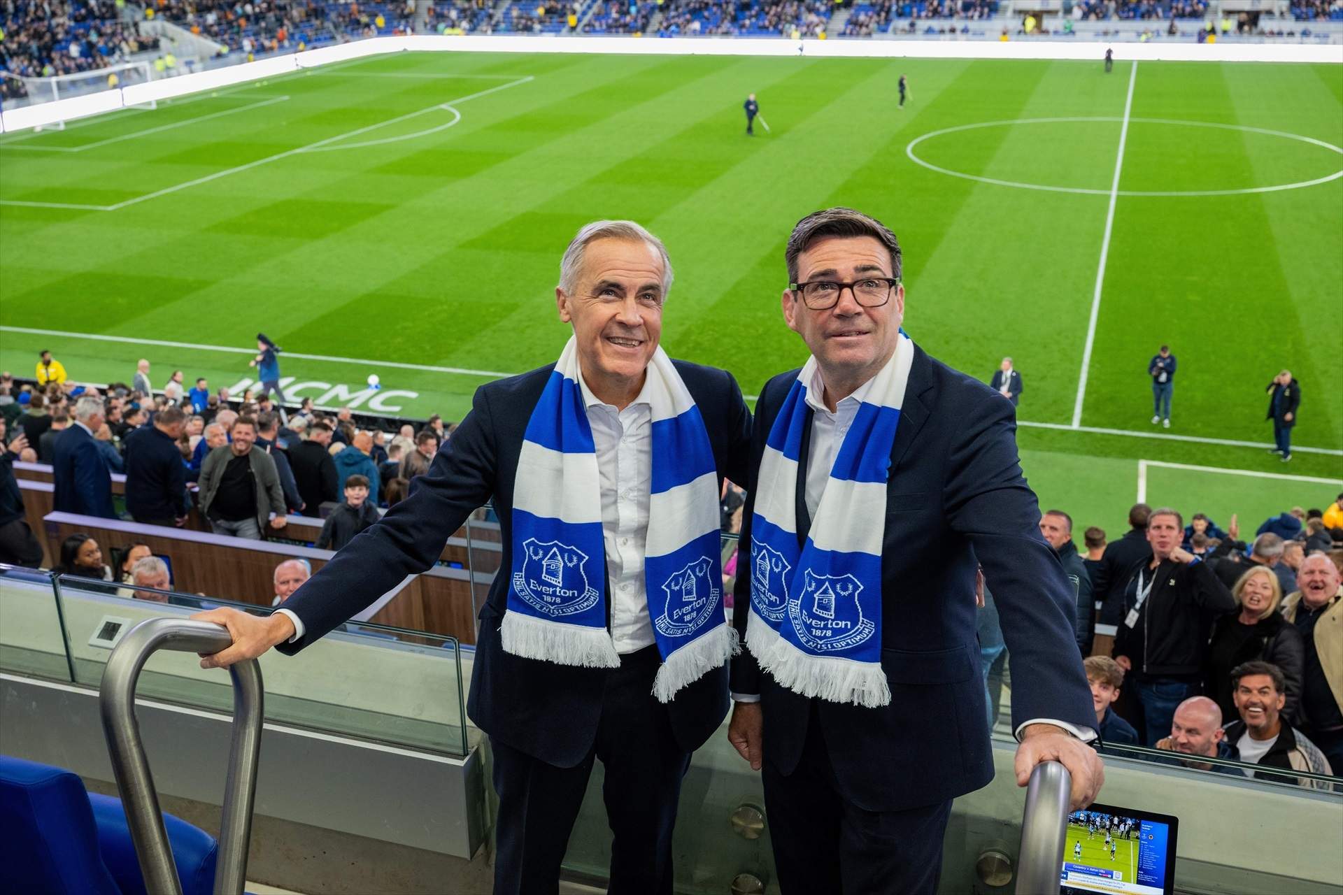 Burnham planteja trencar un tabú de l’era Thatcher:  tornar a beure alcohol mirant un partit de futbol