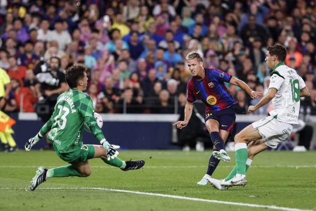 Dani Olmo a punt de marcar el seu primer gol aquesta temporada contra el Racing / Foto: Europa Press Dani Olmo a punt de marcar el seu primer gol aquesta temporada contra el Racing / Foto: Europa Press