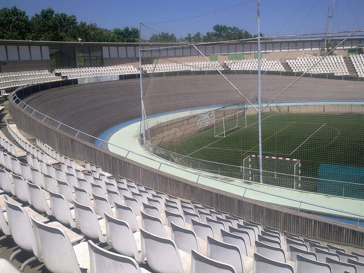 Setge a l'equip de futbol conegut com a 'Bayern de los Caídos' per exhibir "simbologia feixista"
