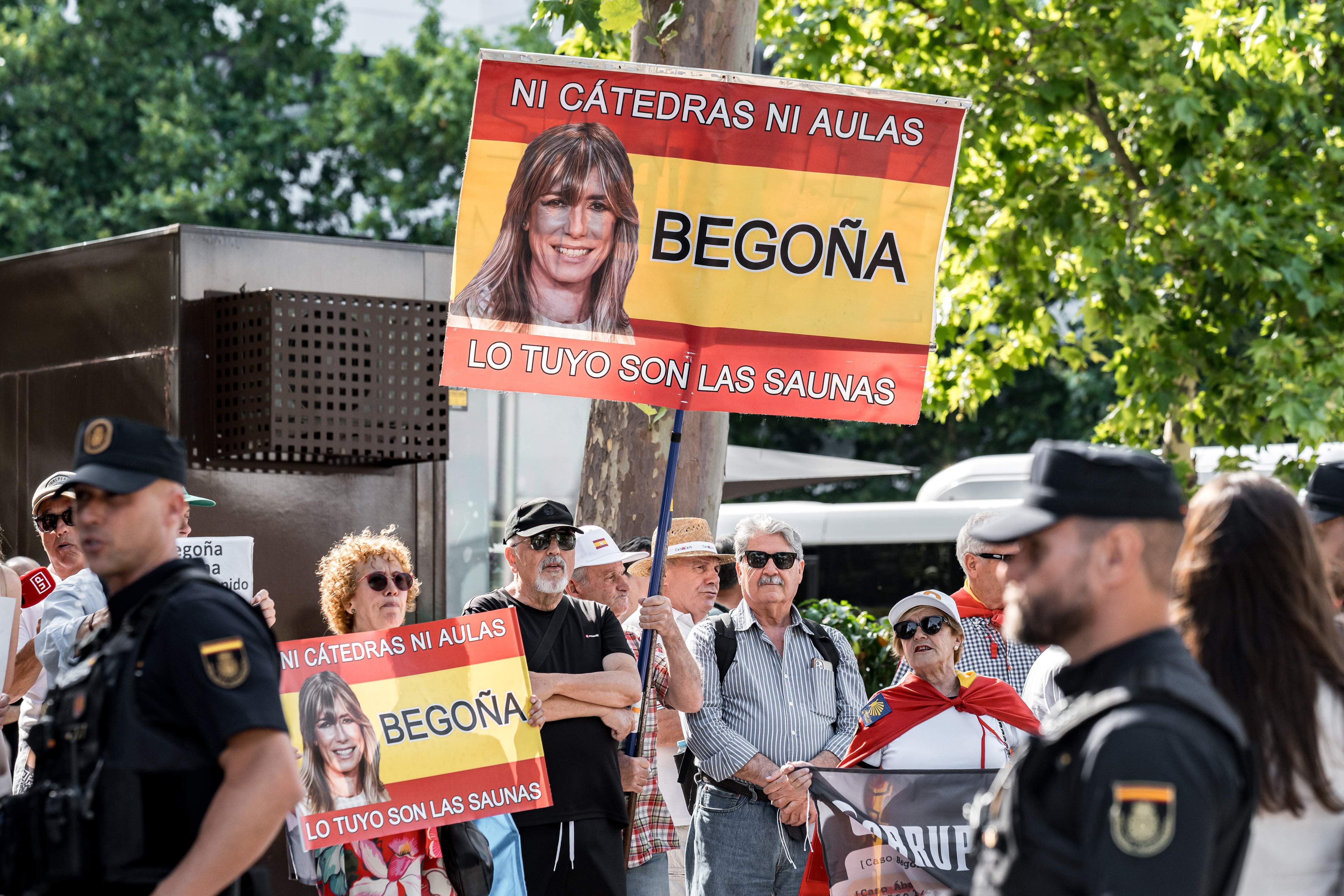 Peinado penja la toga amb l'objectiu aconseguit: portar a judici la dona de Pedro Sánchez