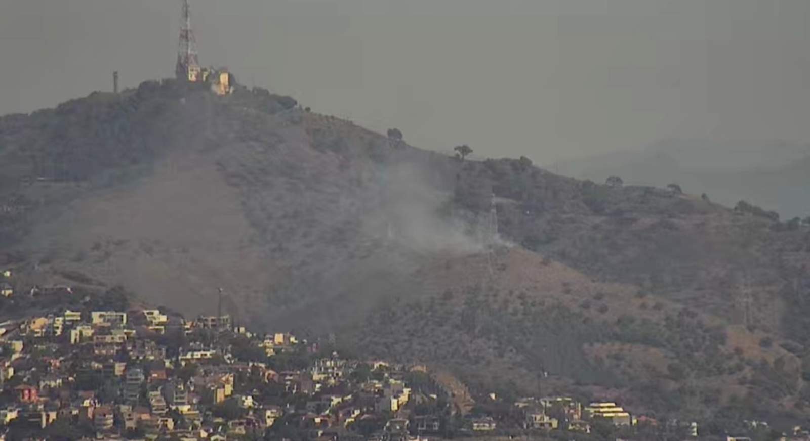 Controlat l'incendi forestal d'Esplugues de Llobregat: el tercer foc a Collserola en un mes