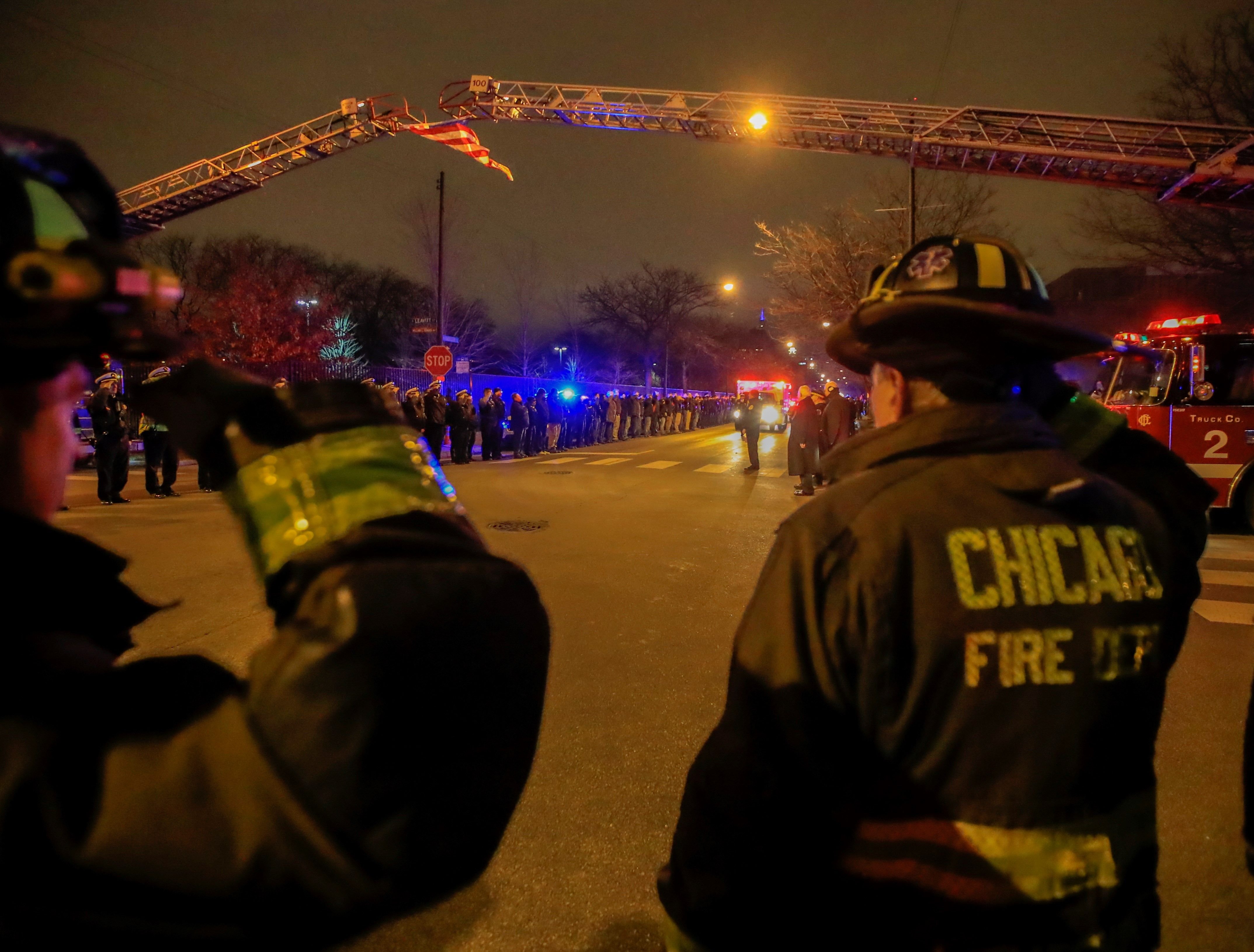 Al menos cinco muertos en dos tiroteos en Chicago y en Denver