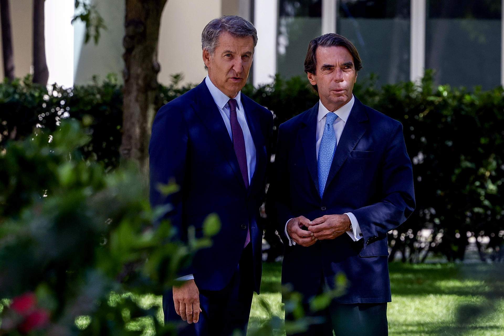 Aznar avisa que venen "aigües turbulentes" amb Sánchez i demana "cap fred i pols ferm"