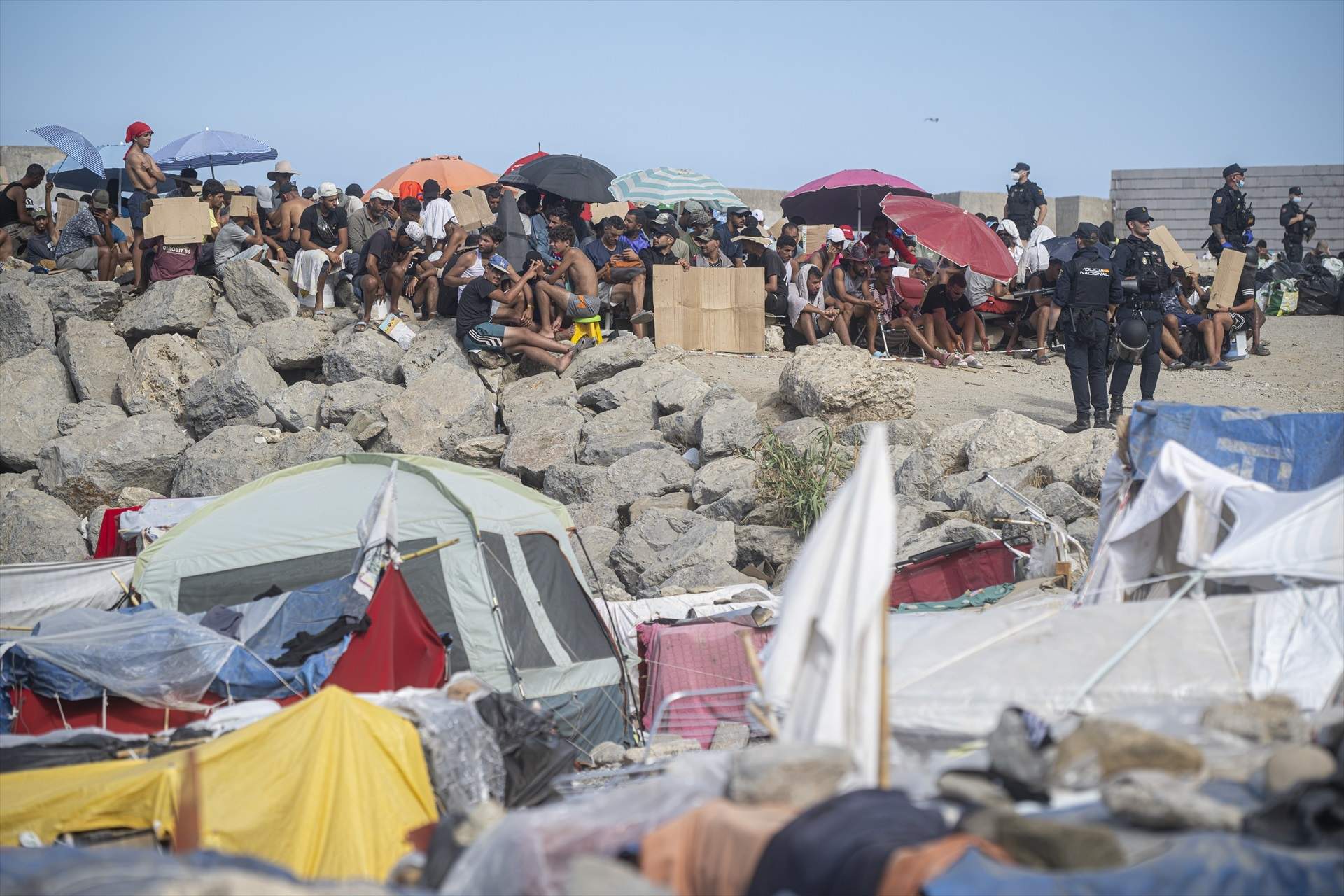 El Gobierno prepara un decreto para favorecer el retorno a Marruecos de los migrantes que continúan en Ceuta