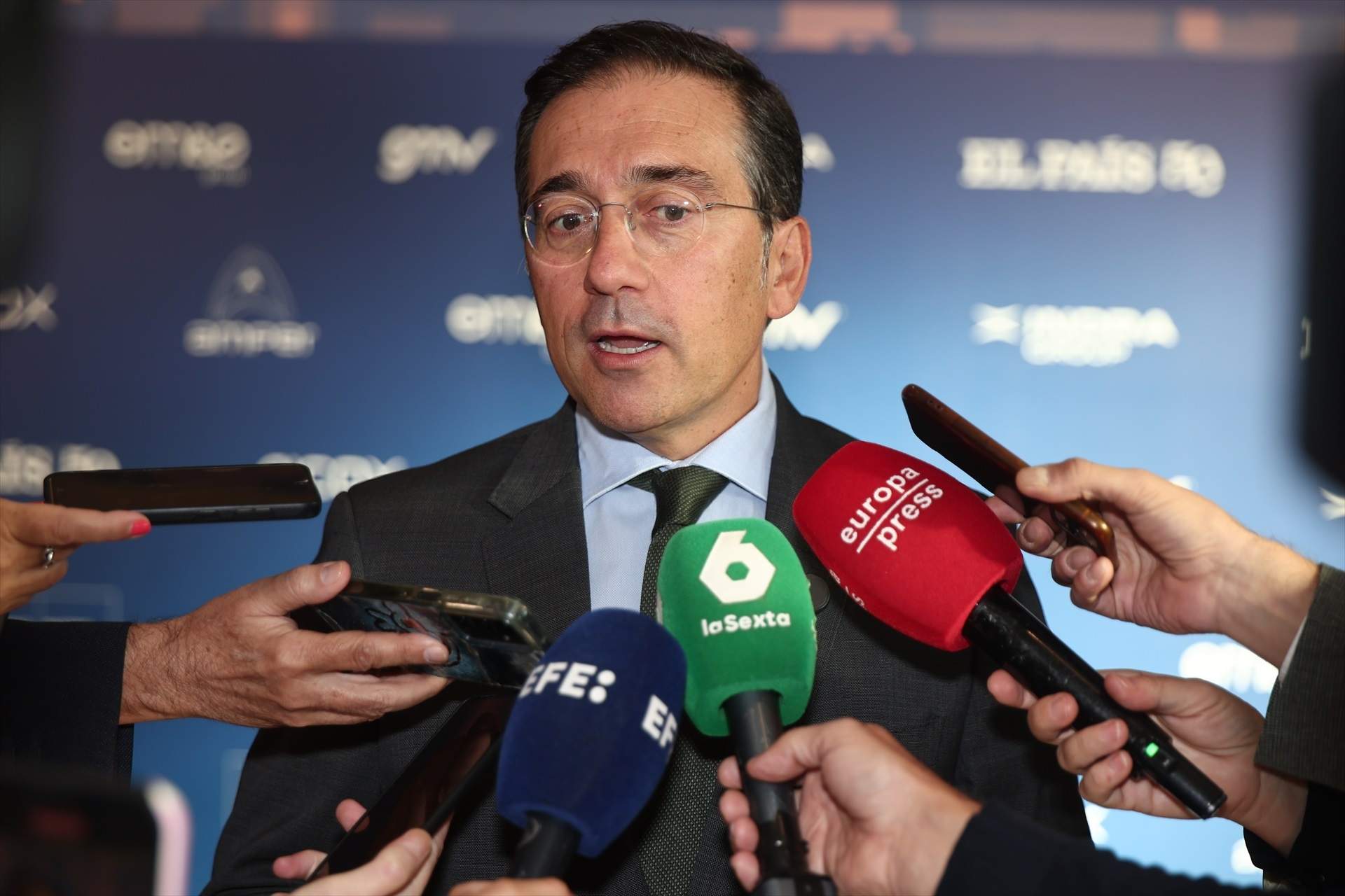 Albares asevera que el Gobierno "trabajará incansablemente" por la oficialidad del catalán en Europa