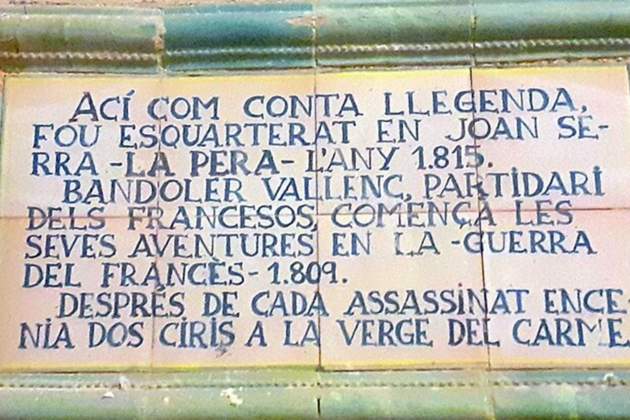 Placa de rajola que commemora l'execució de la Pera. Font: Wikimedia Commons (1) Placa de rajola que commemora l'execució de la Pera. Font: Wikimedia Commons (1)