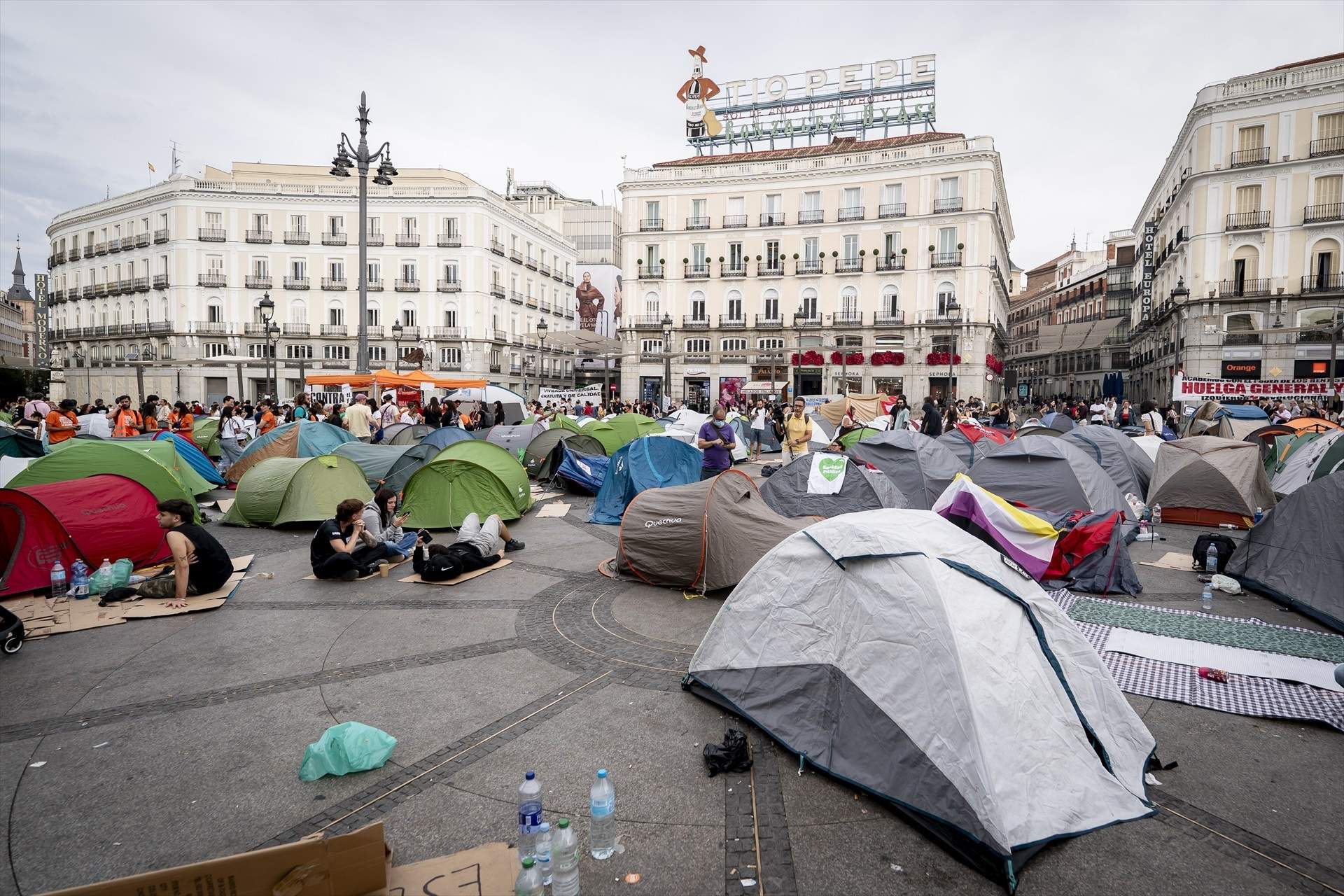 Madrid se despierta con 500 personas acampadas en Sol para exigir la aprobación del "decreto Maricarmen"