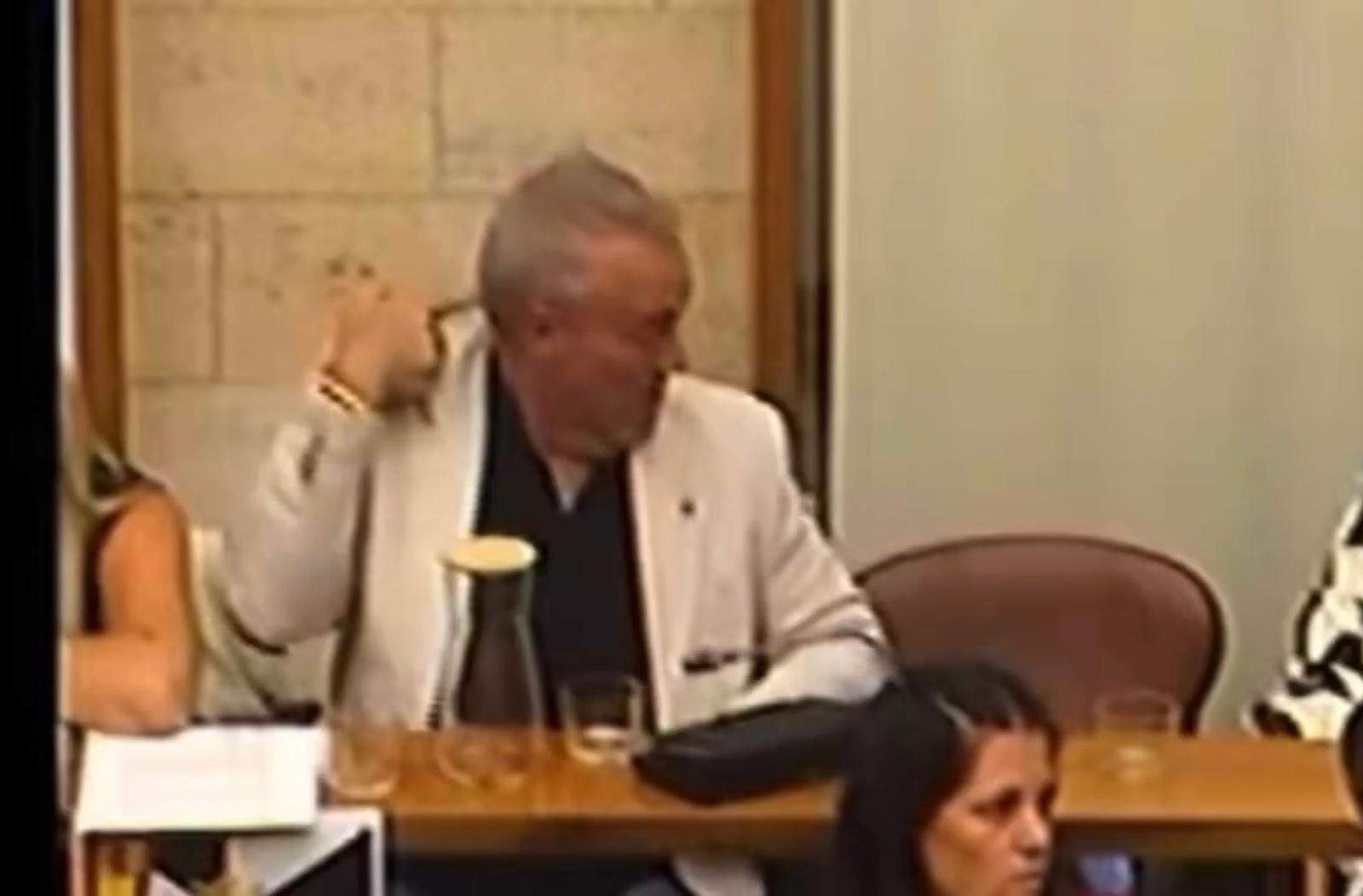 Els Comuns denuncien que un regidor de Vox ha amenaçat una de les seves membres amb un "tret al clatell"