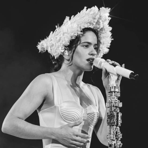 Rosalía durant 'Lux'   Instagram @martuhenarejosph