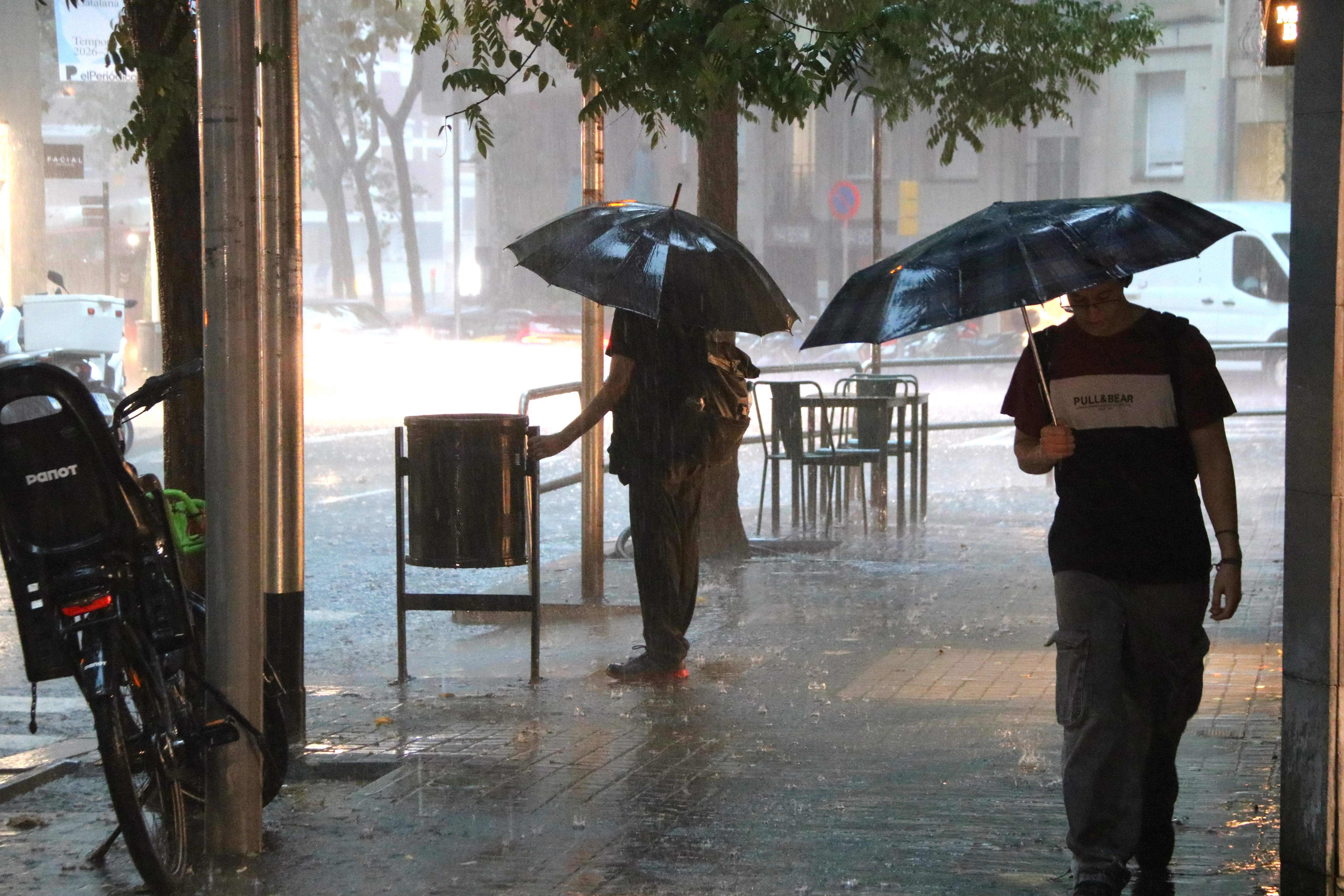 Calles anegadas, avenidas de agua y acumulados de más de 90 litros después de las lluvias de este martes