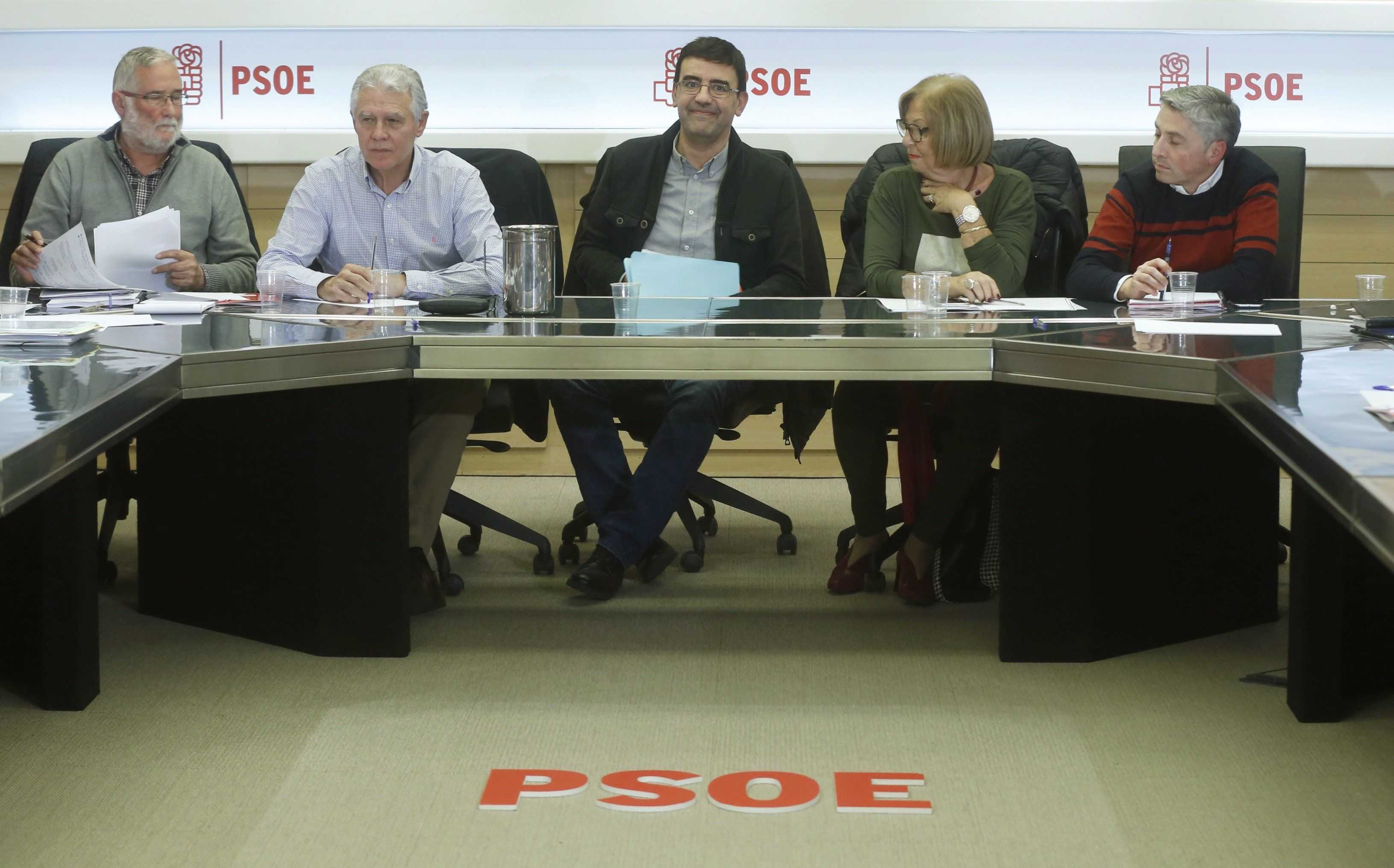 Un miembro de la gestora del PSOE denuncia que no se consulte la relación con el PSC