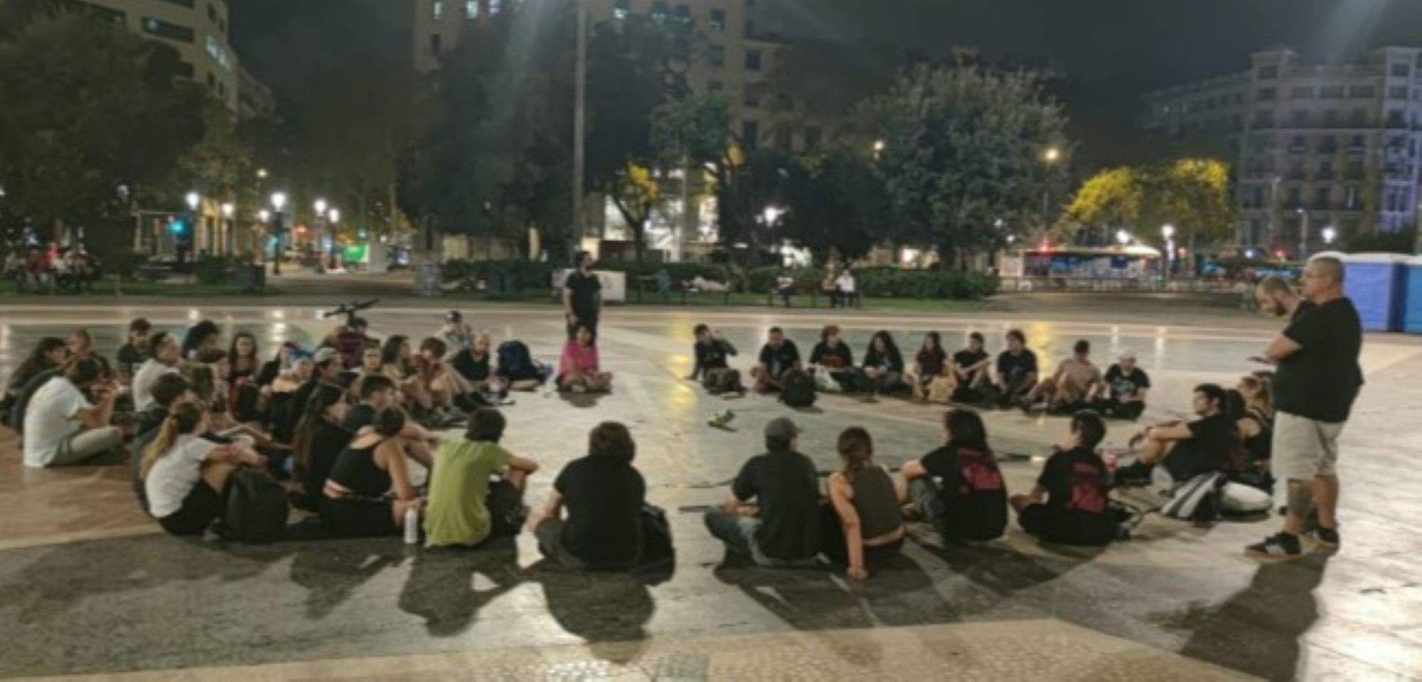 Comença una acampada per l'habitatge a la plaça de Catalunya de Barcelona