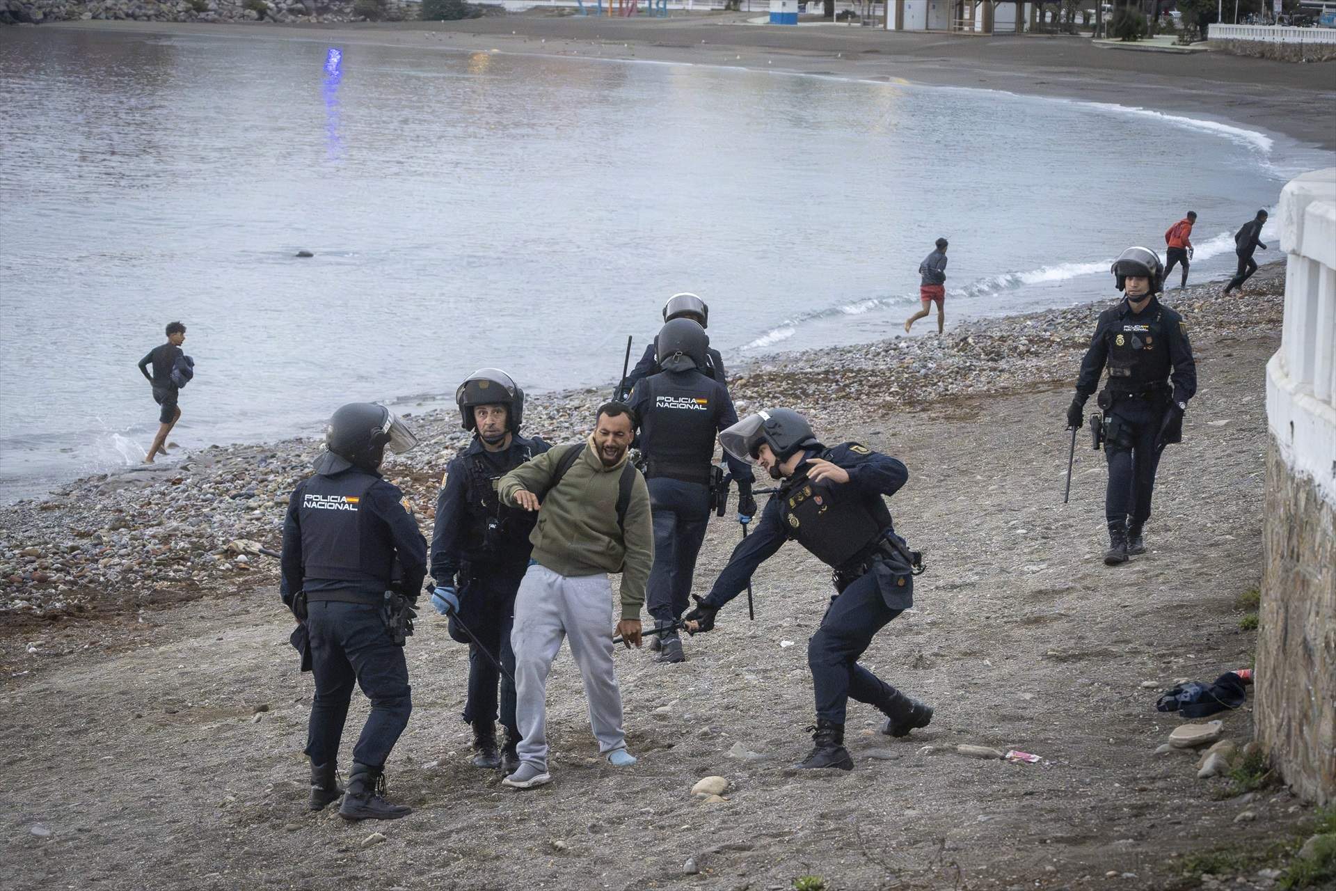 Amnistía Internacional denuncia torturas de militares españoles contra migrantes en Ceuta