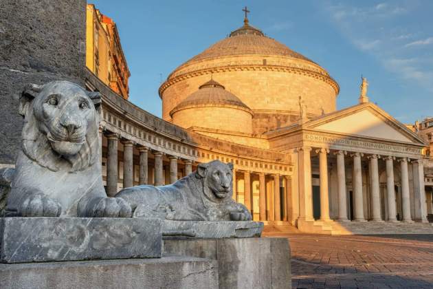 4. Nàpols. Piazza del Plebiscito. Font Ministeri de Turisme d'Itàlia 4. Nàpols. Piazza del Plebiscito. Font Ministeri de Turisme d'Itàlia