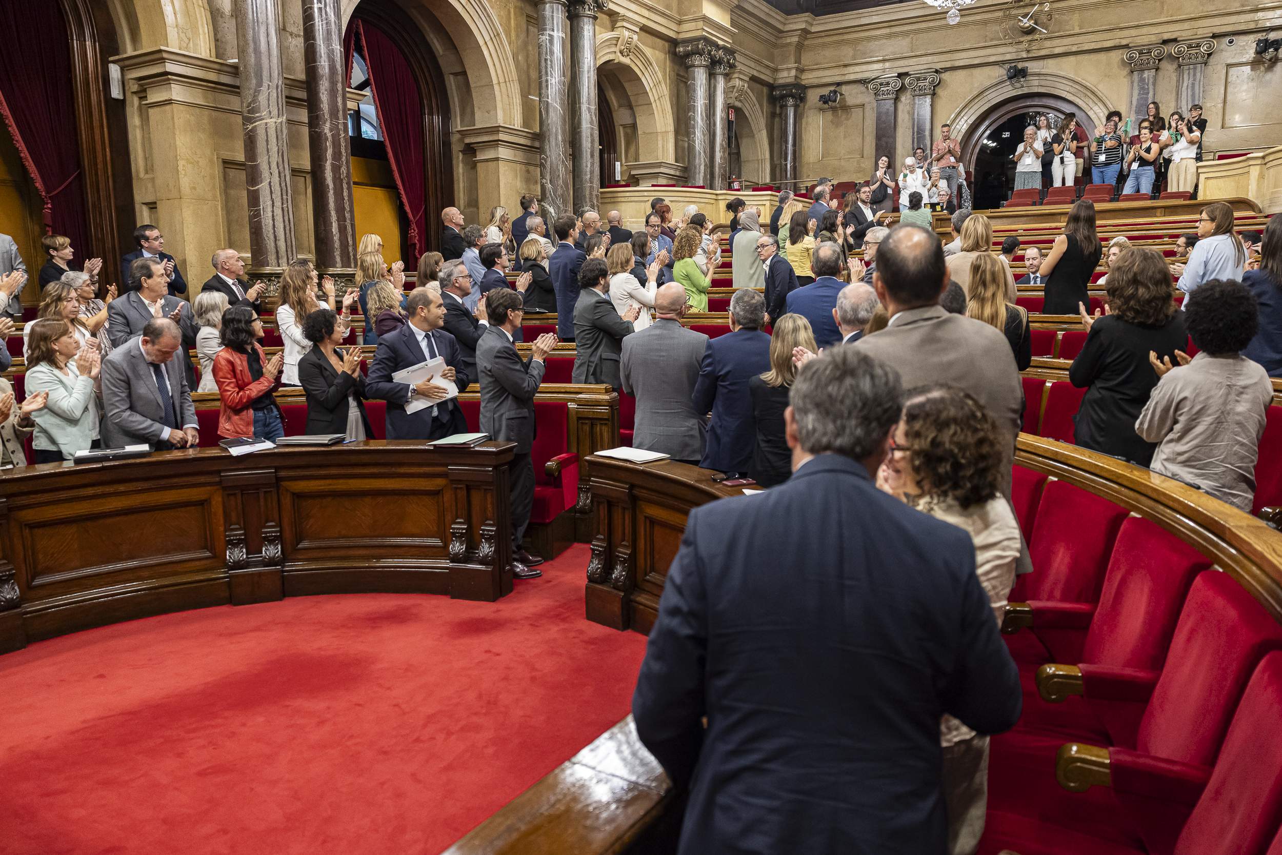 El Parlament mete prisa a Sánchez con la nueva financiación, mientras vuelve a rechazar el concierto vasco