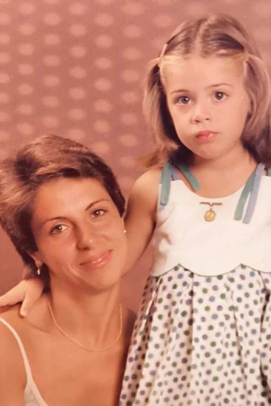 La Roser, quan era petita, amb la seva mare IG La Roser, quan era petita, amb la seva mare IG