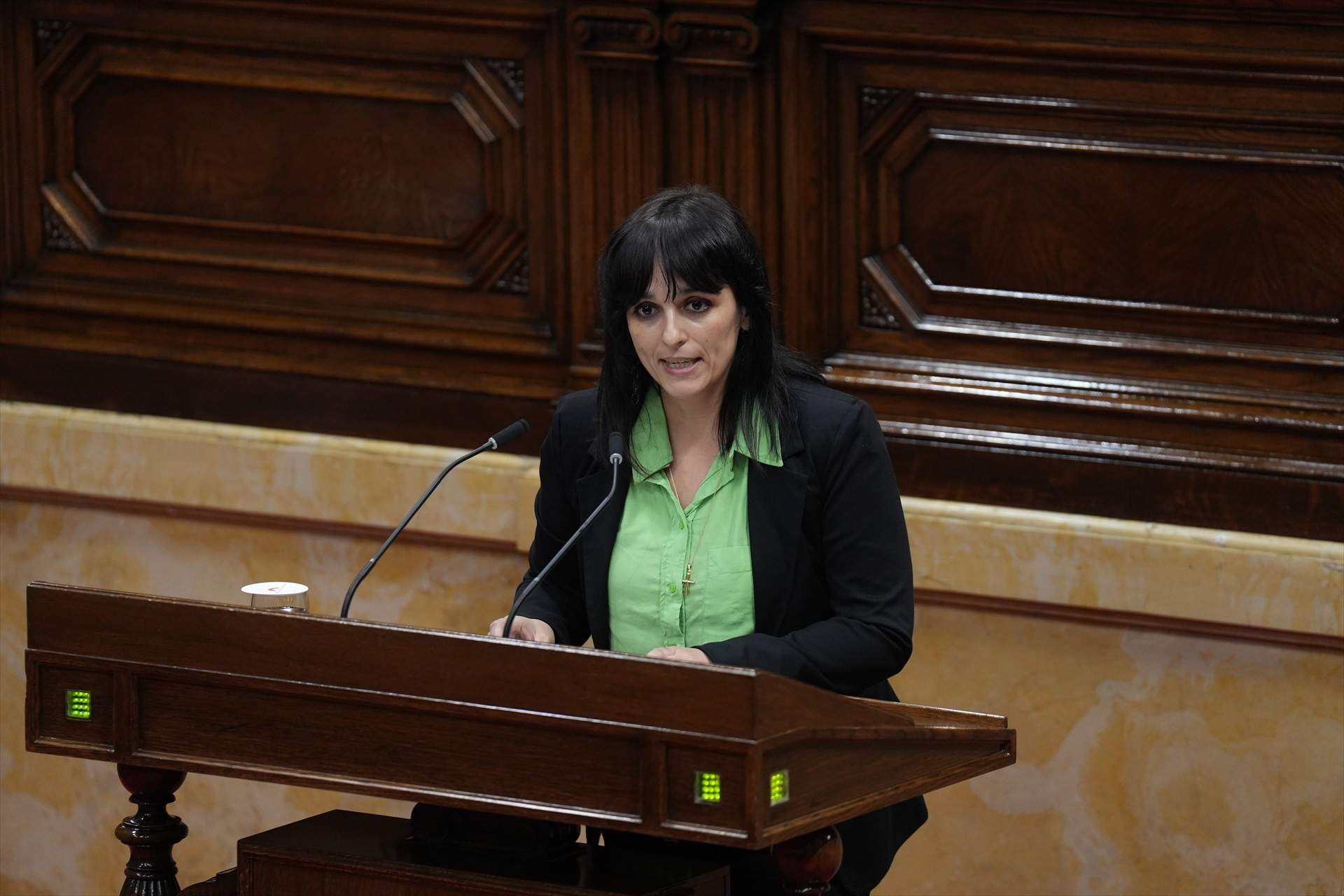 Orriols rebutja els retrets del Parlament als seus discursos i Illa la titlla de "demagoga autoritària"