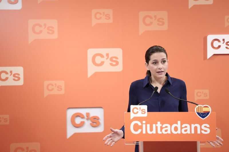 Arrimadas avisa: "C's no dará ni un paso atrás" a pesar de las agresiones