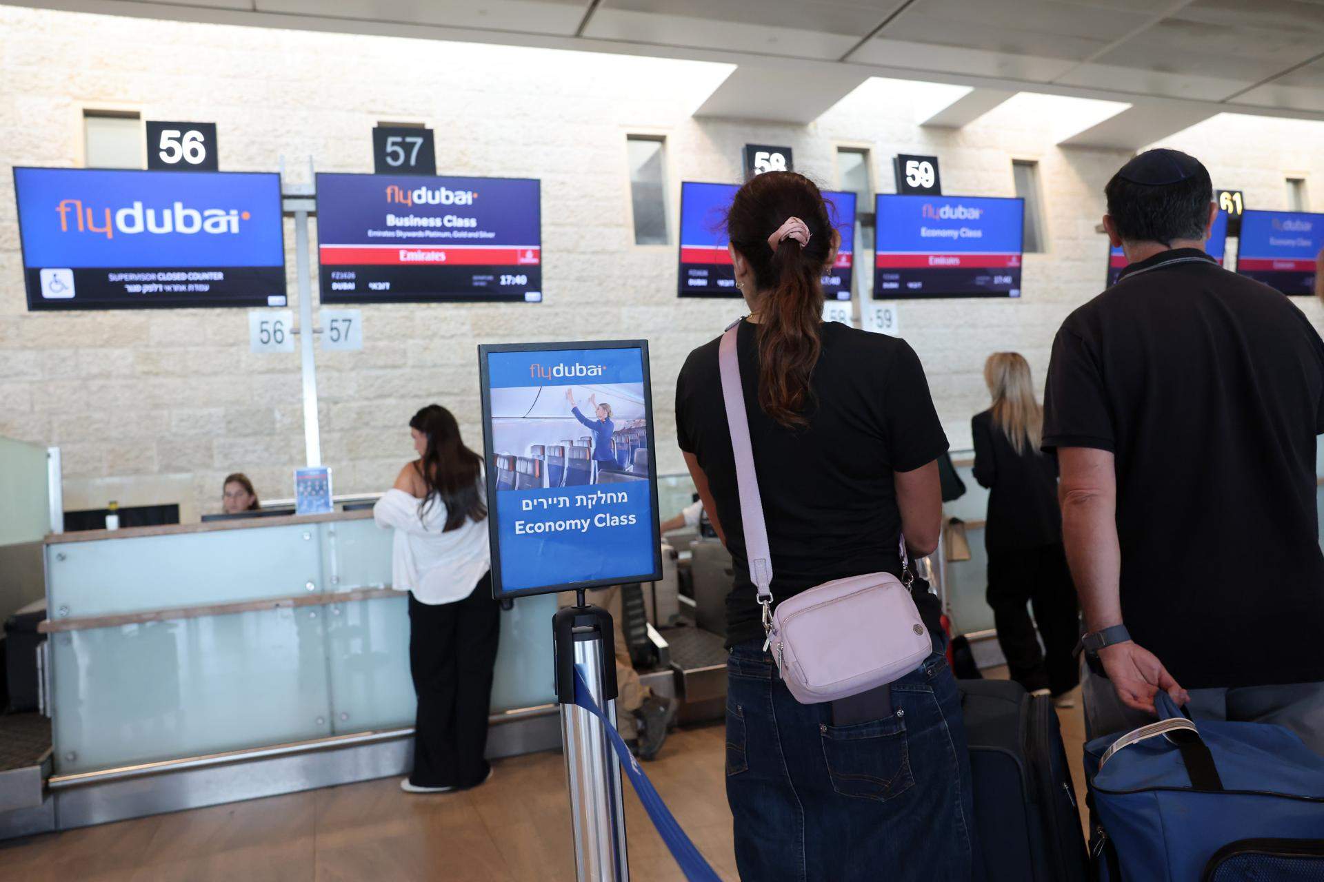 El terror vivido en el vuelo de Flydubai narrado por los pasajeros: "Tres o cuatro personas han salvado a 180"