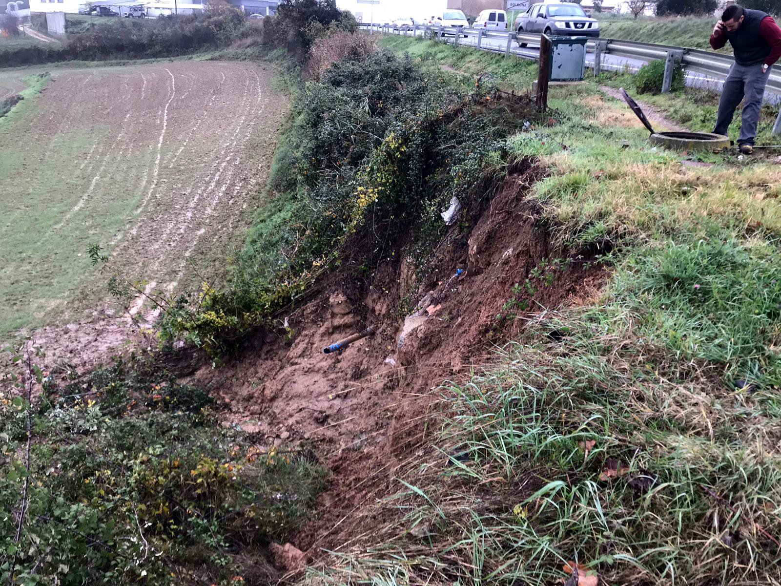 Una esllavissada trenca una canonada d'aigua a Solsona