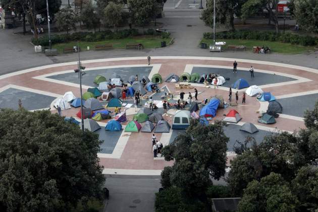 L'acampada per l'habitatge a plaça Catalunya. El Sindicat de Llogateres se suma EFE (8) L'acampada per l'habitatge a plaça Catalunya. El Sindicat de Llogateres se suma EFE (8)