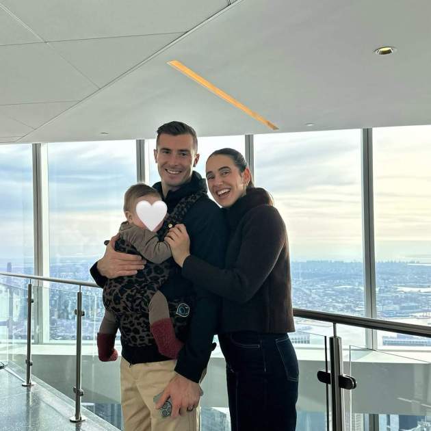 Iñaki Peña i Claudia amb el seu fill durant el primer Nadal / Instagram Iñaki Peña i Claudia amb el seu fill durant el primer Nadal / Instagram