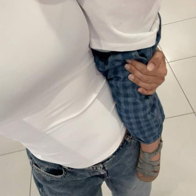 Claudia, novia de Iñaki Peña, con su hijo en brazos / Instagram Claudia, novia de Iñaki Peña, con su hijo en brazos / Instagram