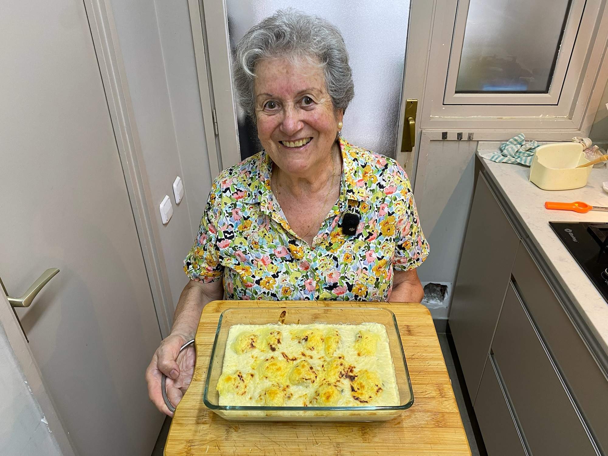 Ous farcits i gratinats amb beixamel, la deliciosa recepta de la Iaia Atòmica