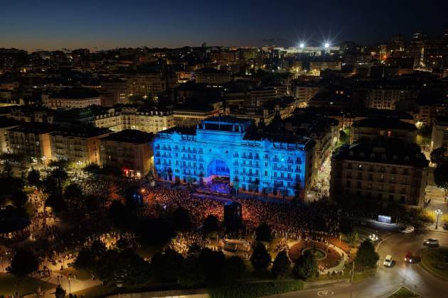 Fachada de Faro Santander. Foto Dronte Studio y 3Ddrone Fachada de Faro Santander. Foto Dronte Studio y 3Ddrone