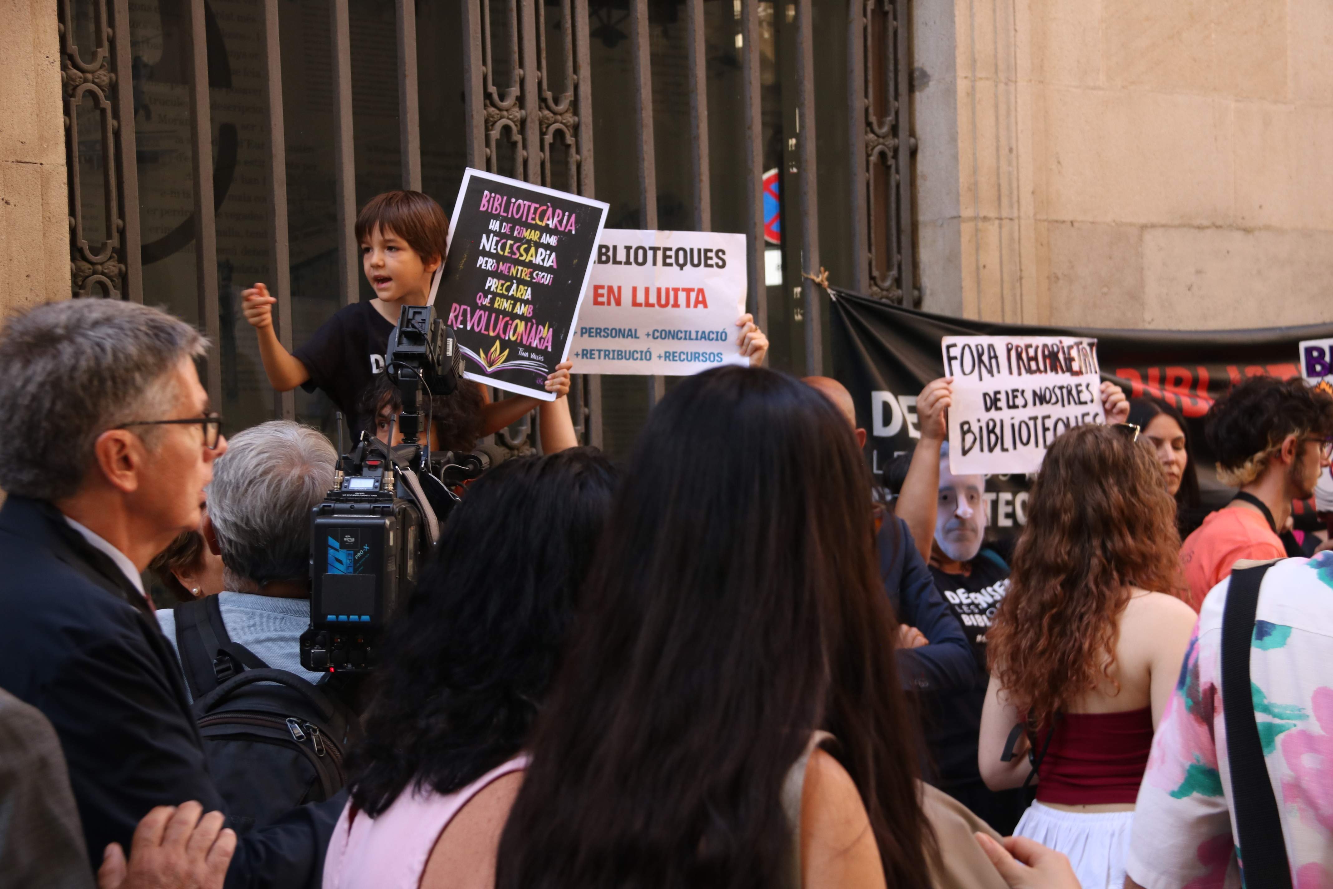 Collboni, obligado a convocar un pleno extraordinario por el conflicto de las bibliotecas