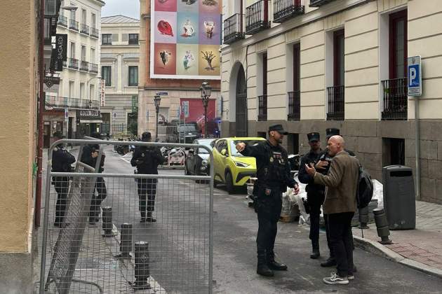 El Congrés està envoltat aquest divendres d'un ampli desplegament policial per la votació dels decrets d'habitatge davanta la convocatòria del sindicat de llogateres Foto El Nacional Abel Degà El Congrés està envoltat aquest divendres d'un ampli desplegament policial per la votació dels decrets d'habitatge davanta la convocatòria del sindicat de llogateres Foto El Nacional Abel Degà