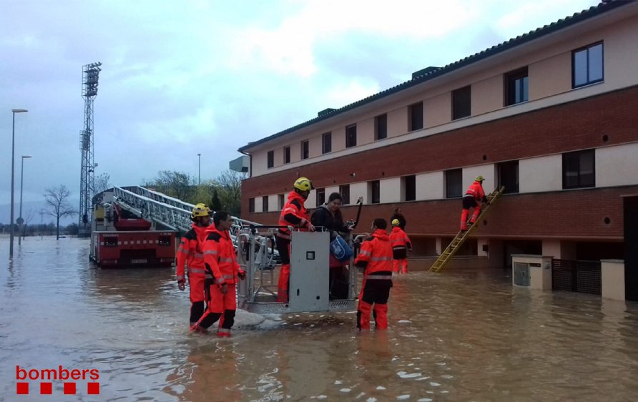 Carreteres tallades i risc de desbordaments a les comarques de Girona