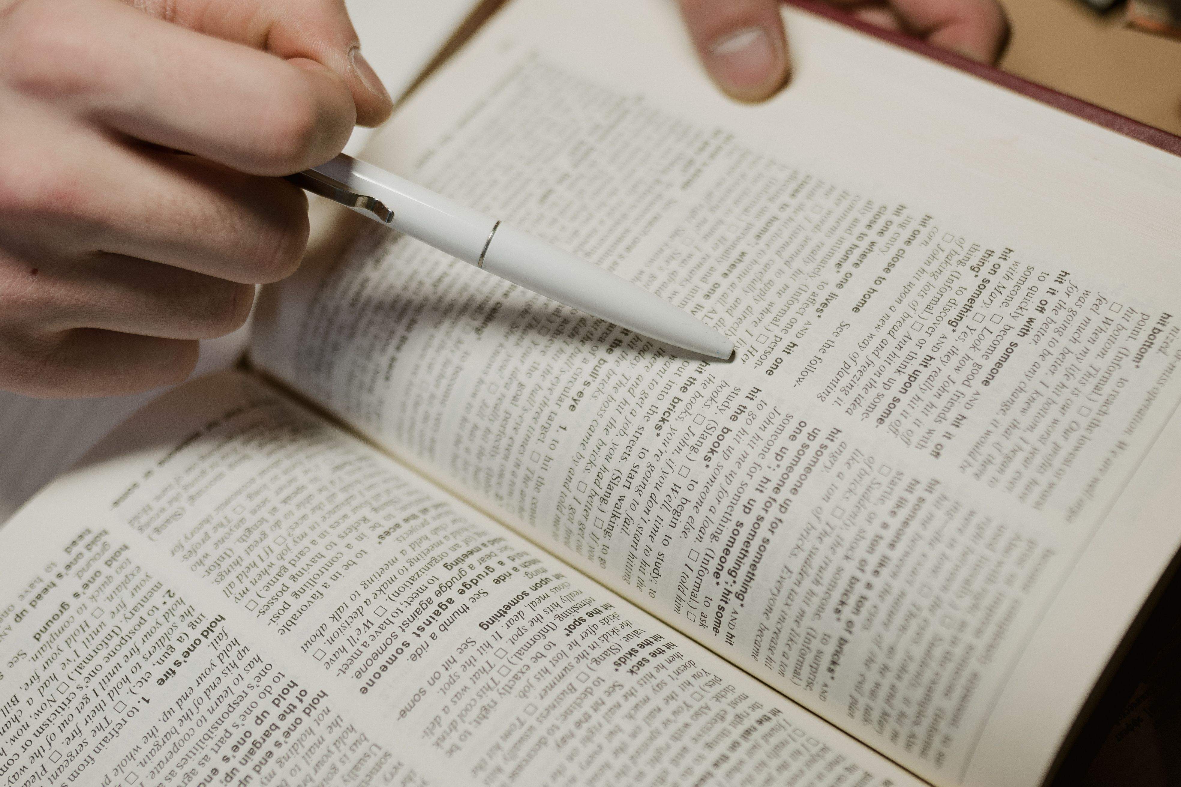 Imatge d'arxiu d'un diccionari / Foto: Pexels
