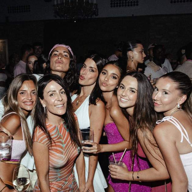 Inés García amb Dulceida, Alba Paúl i més amigues durant la festa de Lamine Yamal / Instagram Inés García amb Dulceida, Alba Paúl i més amigues durant la festa de Lamine Yamal / Instagram