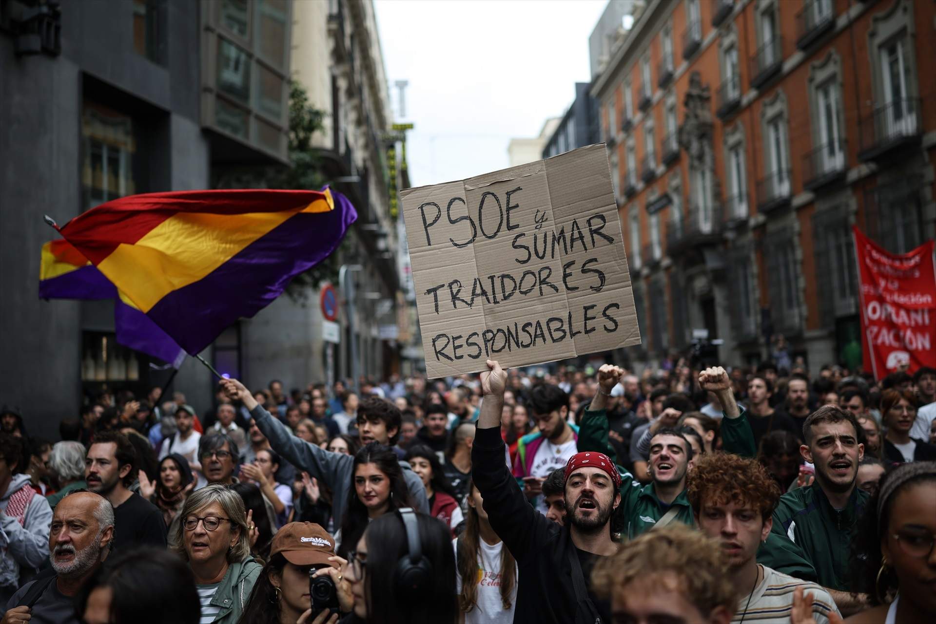 Los acampados de Sol trasladan la protesta al Congreso reclamando una huelga general y de alquileres