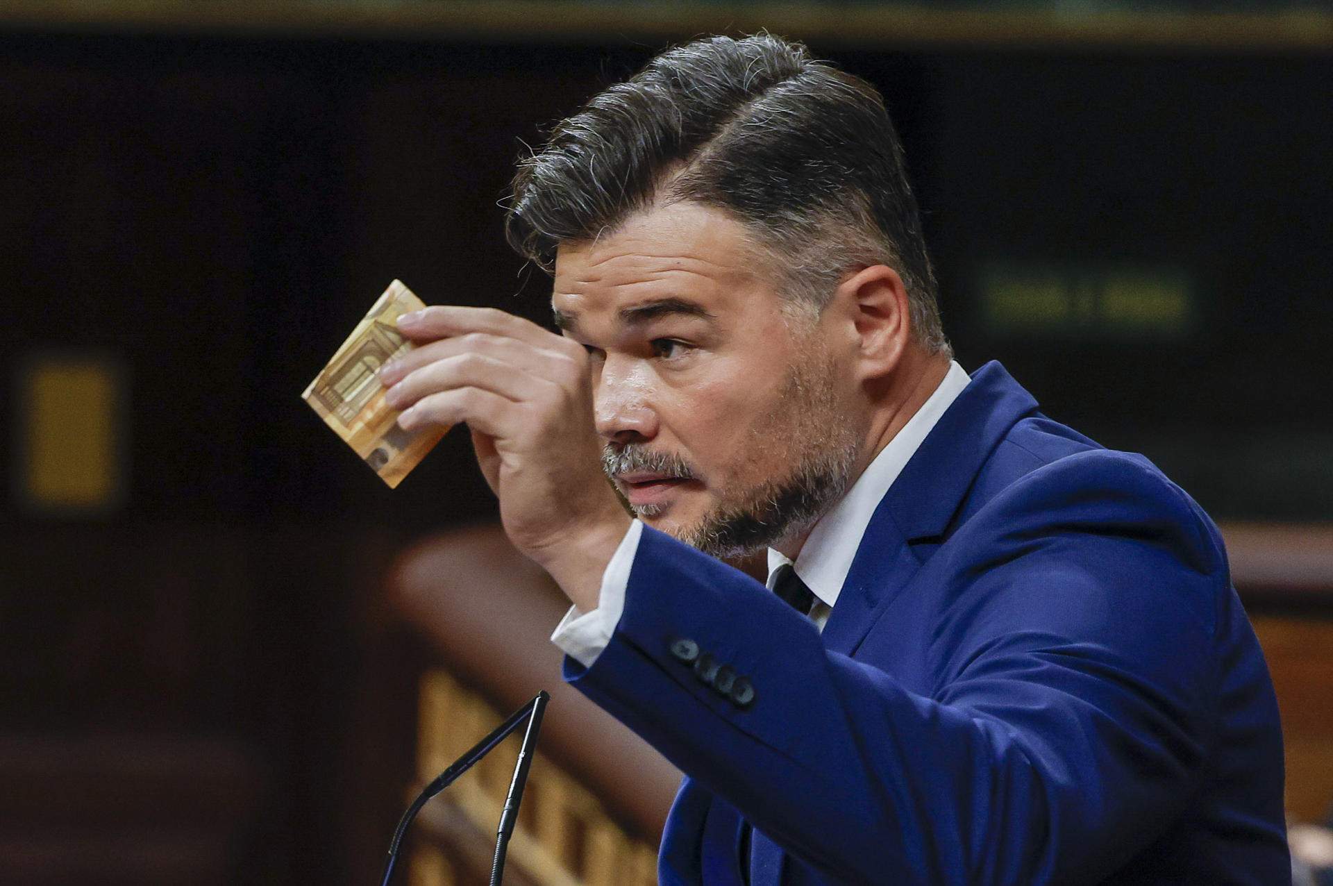 Rufián es regira contra Junts pel rebuig als decrets: "Els seus interessos putegen milers de persones"