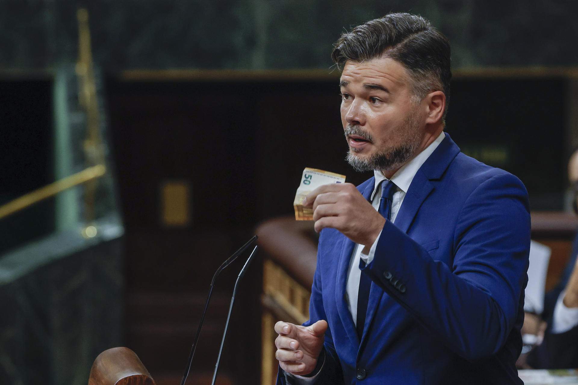 "Clasistas de mierda": Rufián carga contra Junts y Turull le acusa de ser "un invento de las cloacas"