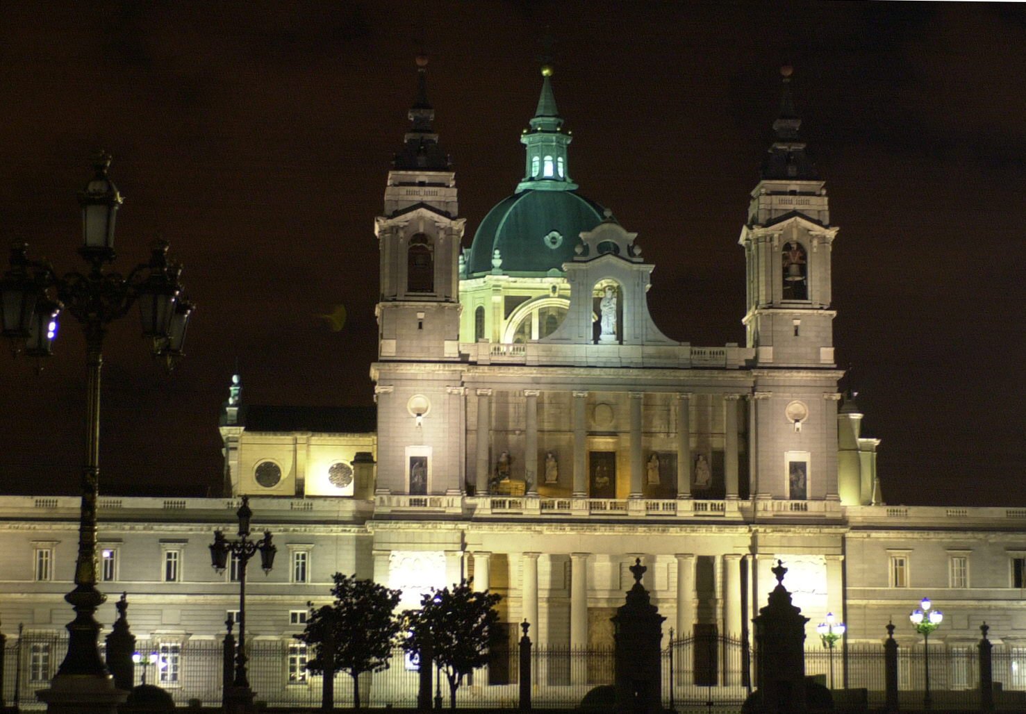 L'Almudena instal·la un 'platet electrònic' per fer donatius amb targetes