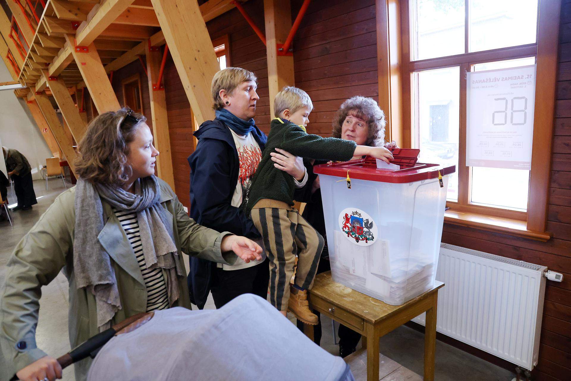 El partit centrista Llista Unida guanyaria amb contundència les eleccions a Letònia