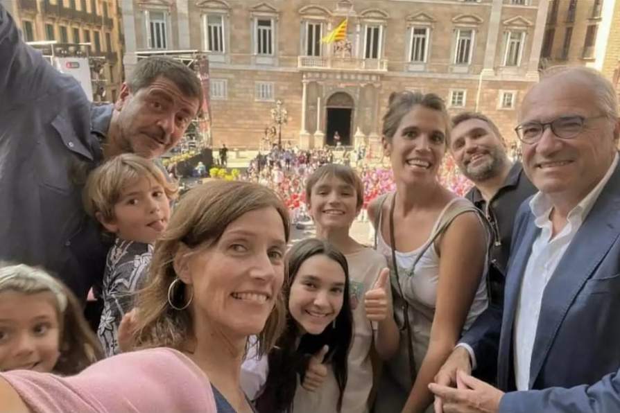 Raquel Sans i Espartac Pran amb les parelles i els fills, Instagram d'Espartac Peran Raquel Sans i Espartac Pran amb les parelles i els fills, Instagram d'Espartac Peran