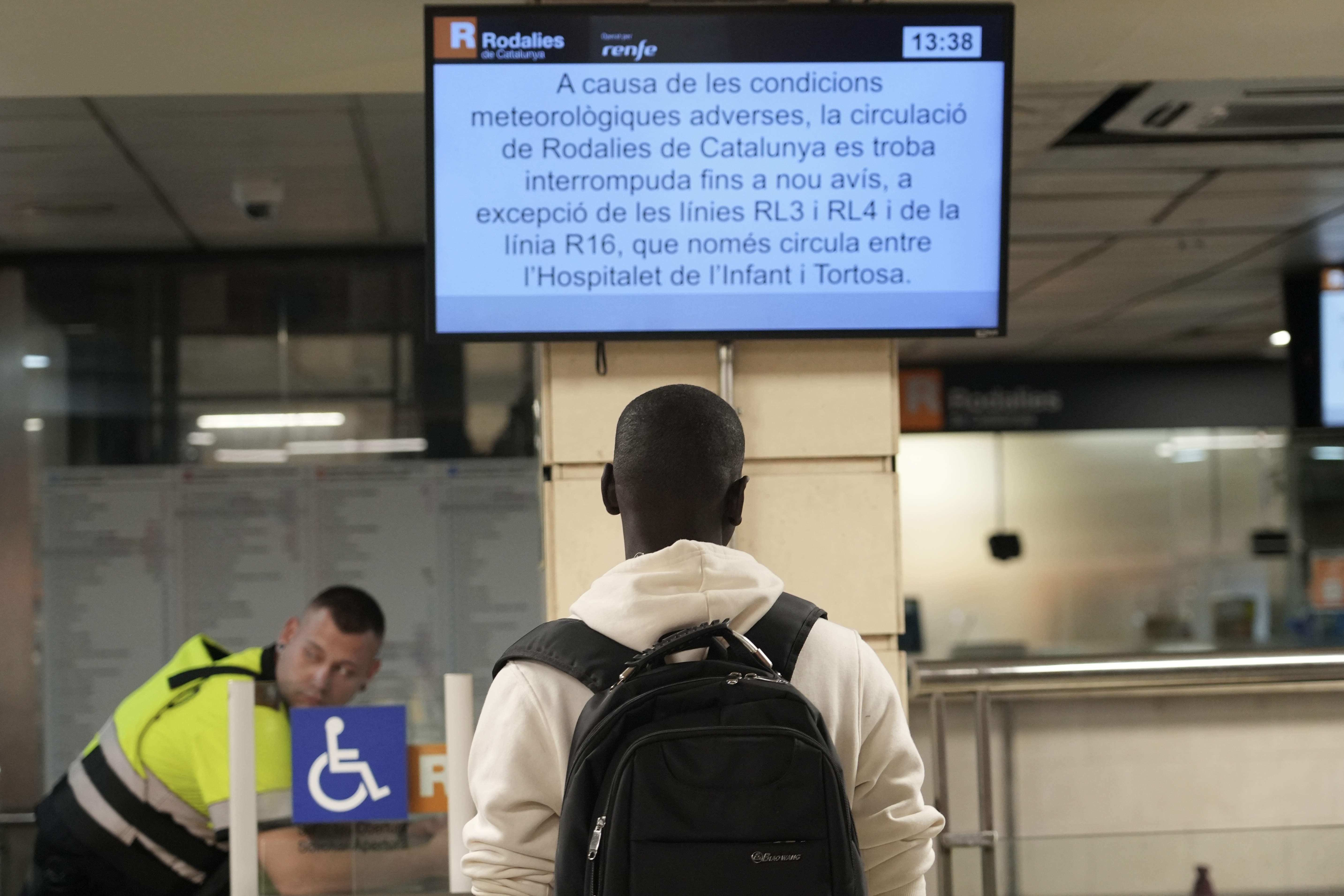 Catalunya retoma poco a poco la movilidad: ¿qué líneas de Rodalies y FGC siguen cerradas?