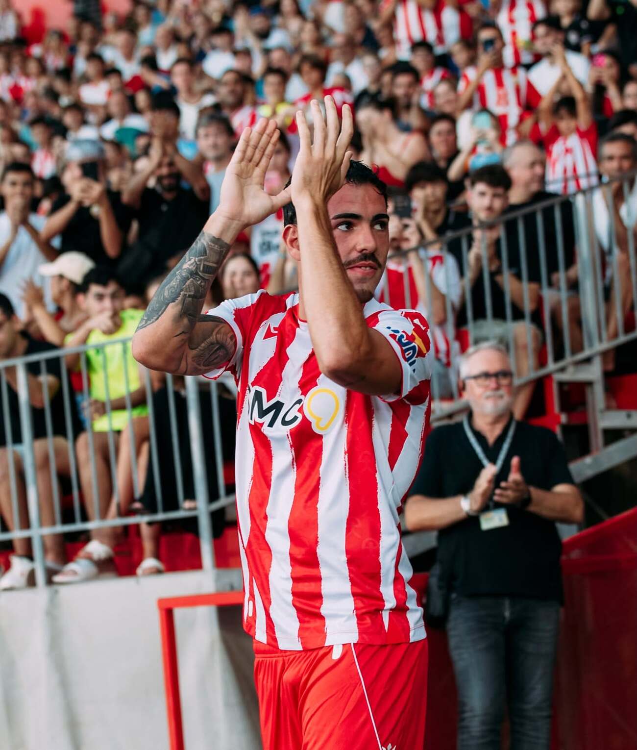 Un jugador de l'Almeria estavella el seu cotxe de matinada sota els efectes de l'alcohol