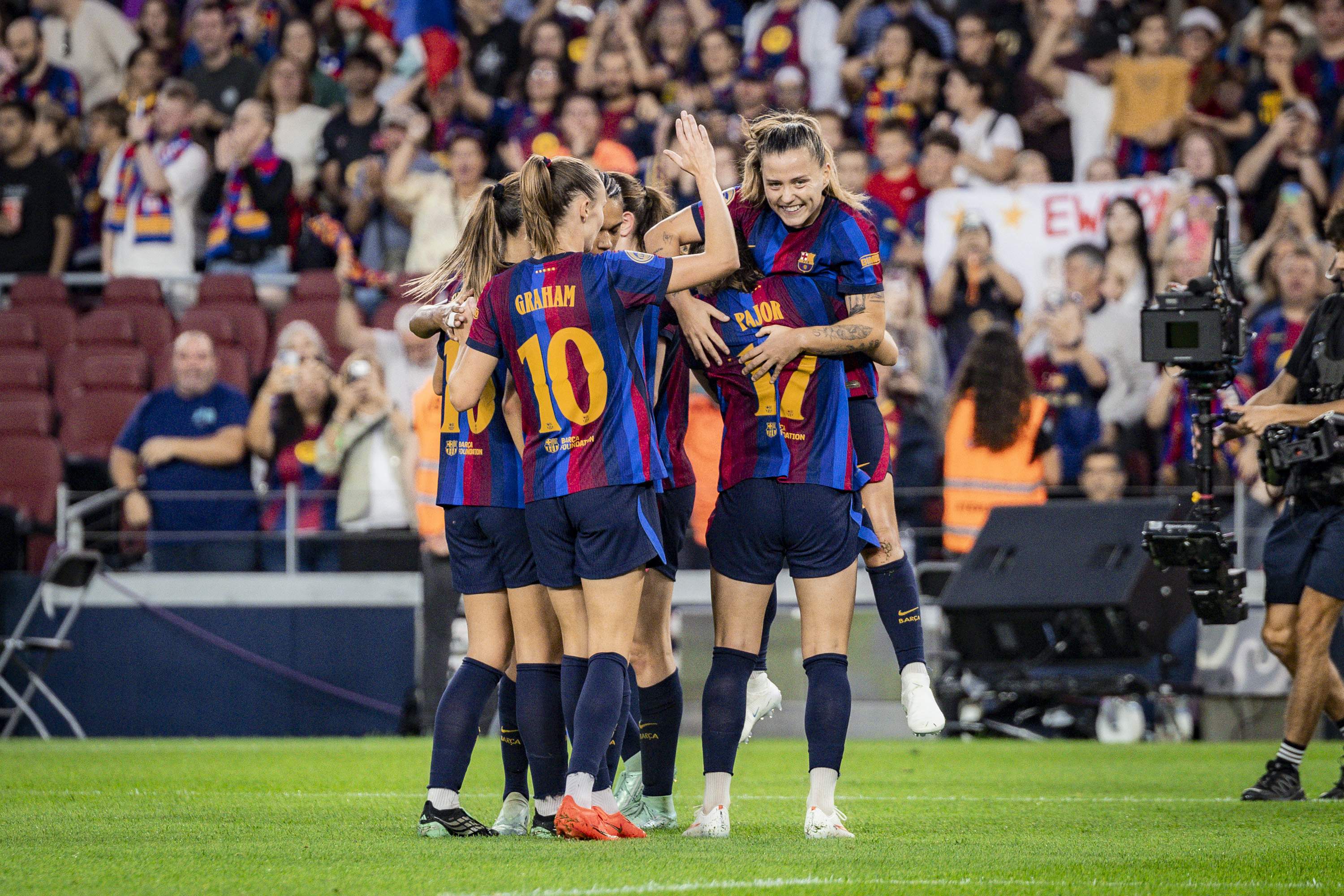 El Barça baila al Real Madrid al ritmo de Clàudia Pina (7-0) y coge impulso en la Liga F