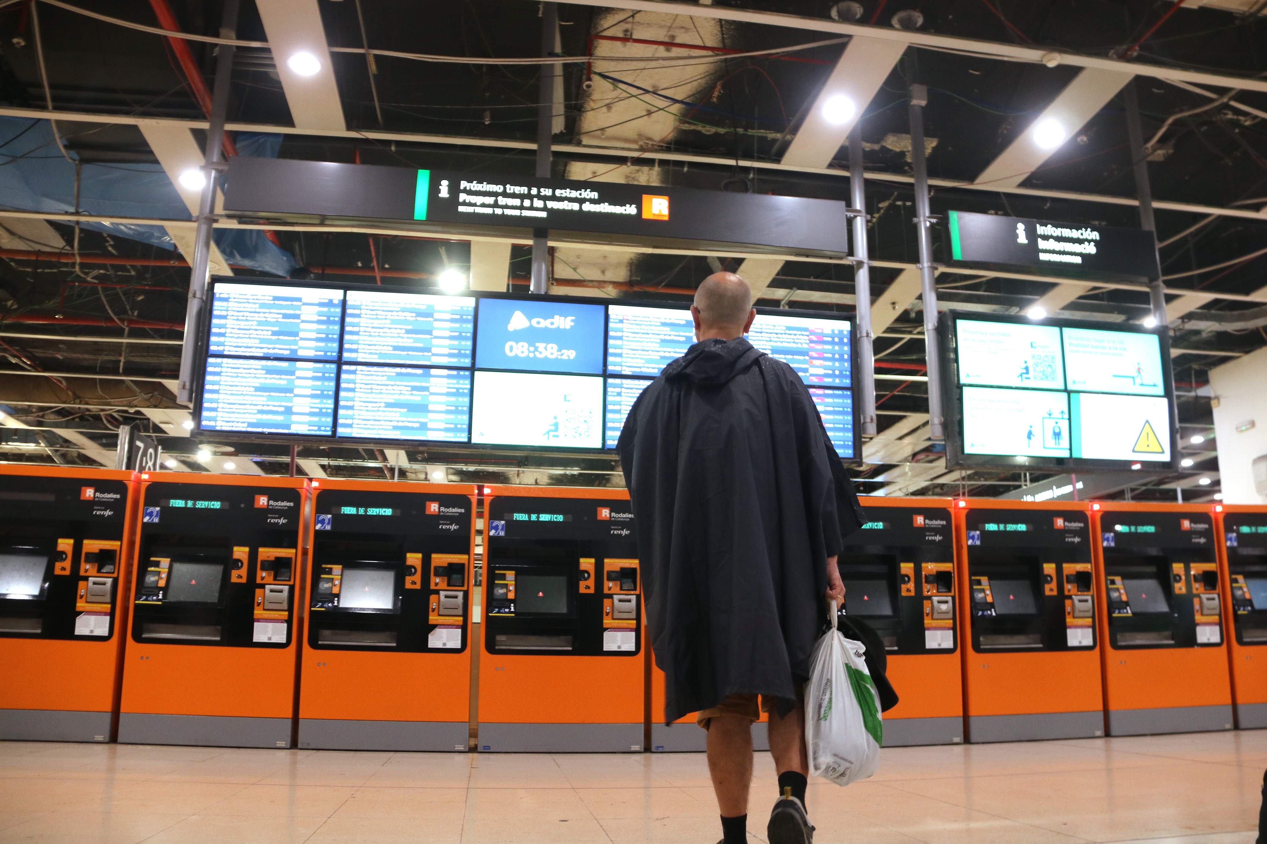 Catalunya reprèn a poc a poc la mobilitat: quines línies de Rodalies i FGC segueixen tancades?