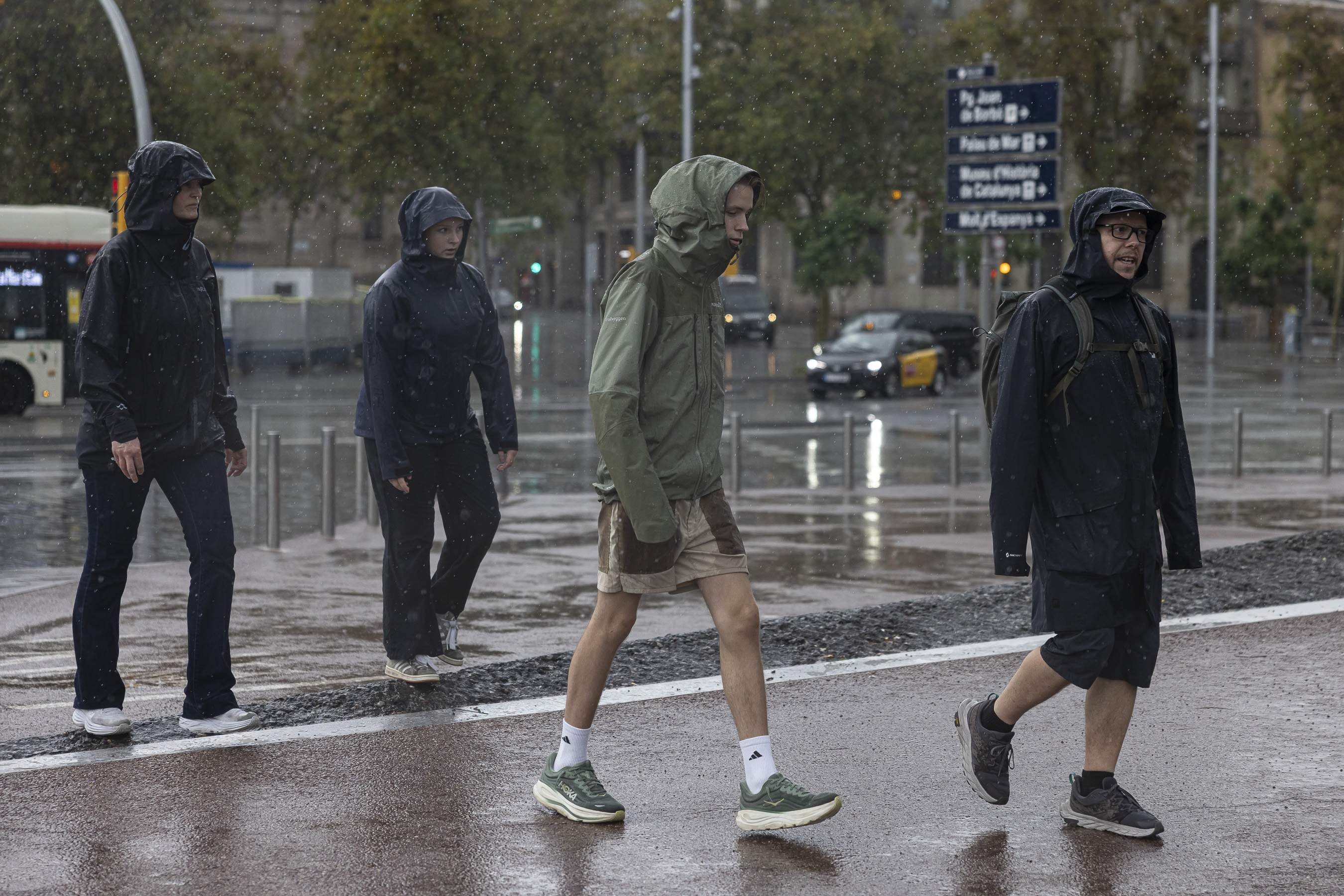 Uns 2.500 abonats de Barcelona continuen sense llum arran del temporal