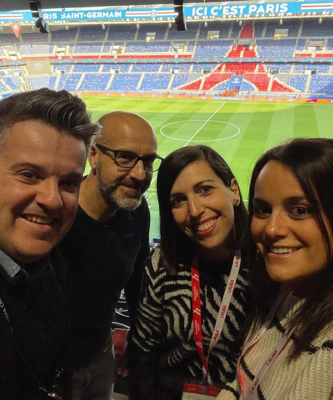 La Laia Costa, amb els companys d''El Barça juga a RAC1' IG La Laia Costa, amb els companys d''El Barça juga a RAC1' IG