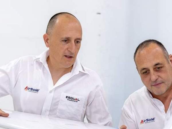 Els germans Juanjo i Javi Solé de Vila sana impulsors del retorn dels ultralleugers Esqual Els germans Juanjo i Javi Solé de Vila sana impulsors del retorn dels ultralleugers Esqual