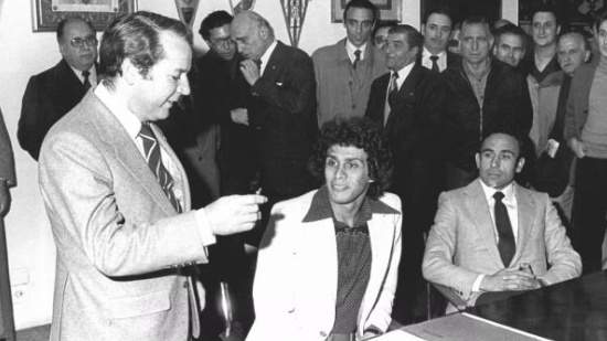 Roberto Dinamita al costat de Núñez, EFE Roberto Dinamita al costat de Núñez, EFE