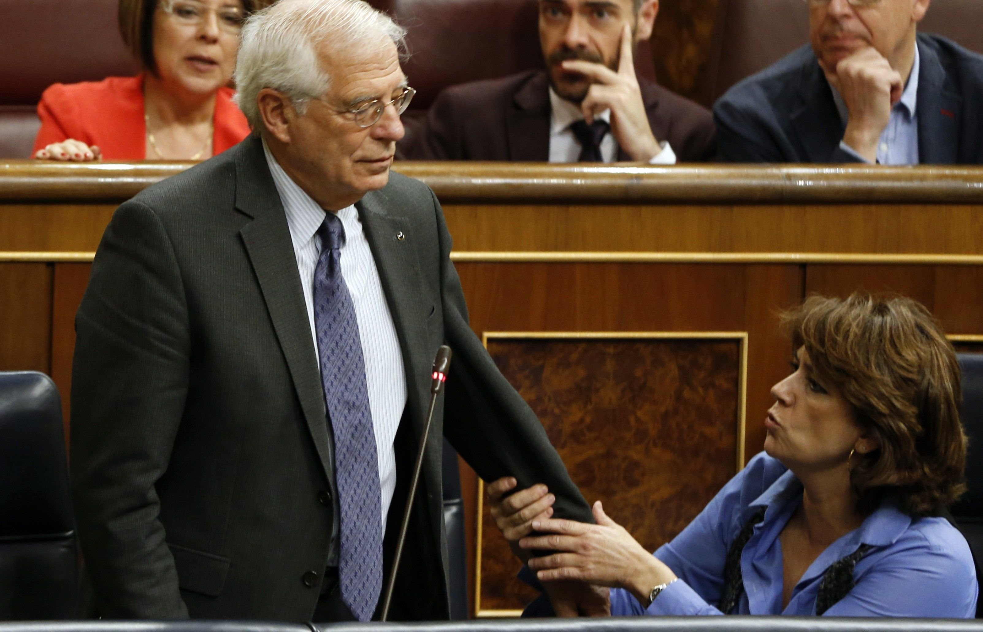 Borrell acusa a un diputado de ERC de escupirle (y el vídeo lo desmiente)